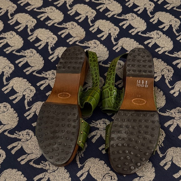 Tods Green Croc-Embossed Sandals, Size 10 - Picture 2 of 4